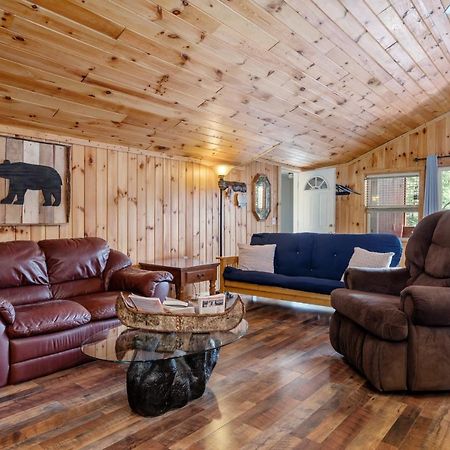 Hide-A-Way Waterfront Cottages Lake Luzerne Екстериор снимка
