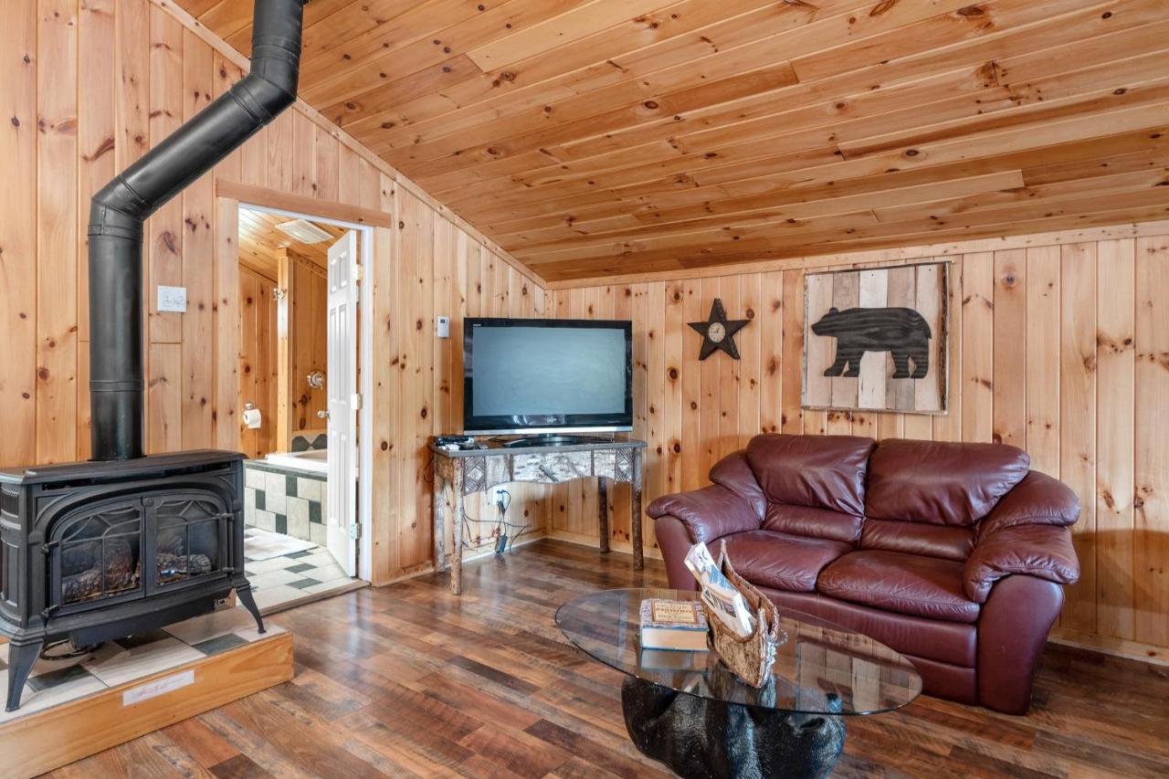 Hide-A-Way Waterfront Cottages Lake Luzerne Екстериор снимка