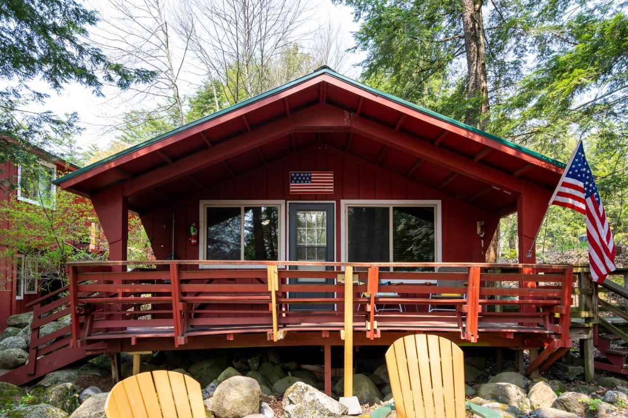 Hide-A-Way Waterfront Cottages Lake Luzerne Екстериор снимка